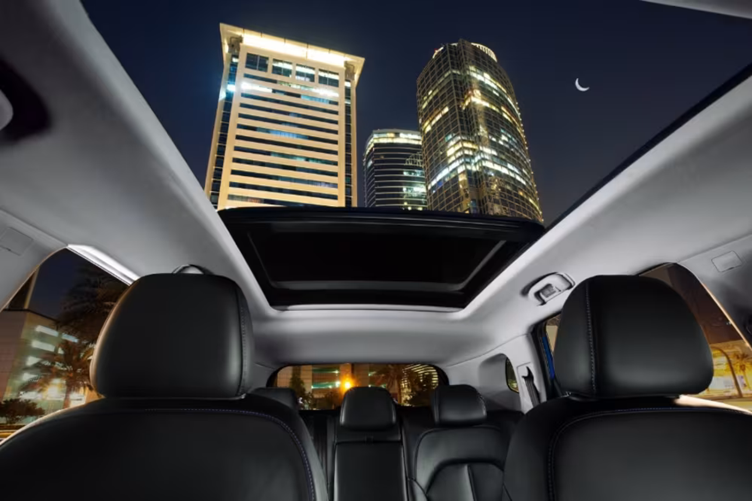 MG5 RX5-2025-Gold-interior01 car rental SUV with panoramic sunroof